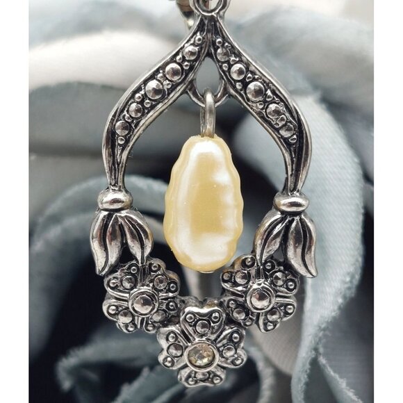 Vintage Silver Tone Drop Dangle Faux Pearl & Floral Hoop Earrings Clip On 1.75" - Picture 8 of 11